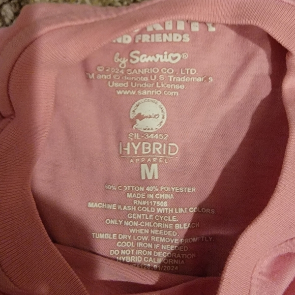Hello Kitty Pink Tee with Friends - Picture 4 of 9
